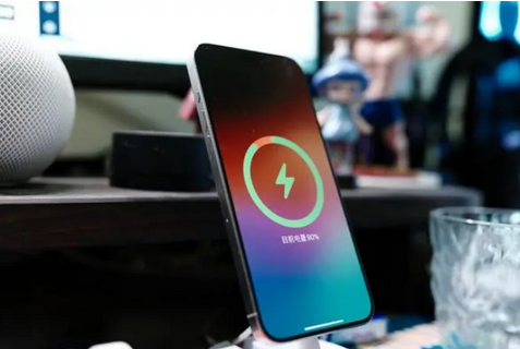 细水乡苹果15换屏服务分享用什么充电器给iPhone15充电更好 